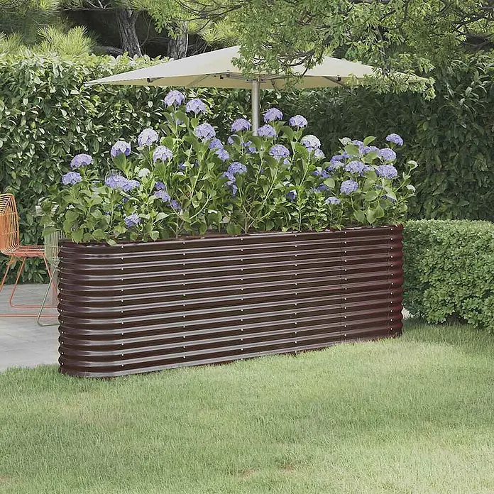 Furnicato Hochbeet - 224 x 40 x 68 cm, Stahl, Braun - Dunkelbraunes Hochbeet aus Wellblech, gefüllt mit lila Hortensien, in einer Gartenumgebung.
