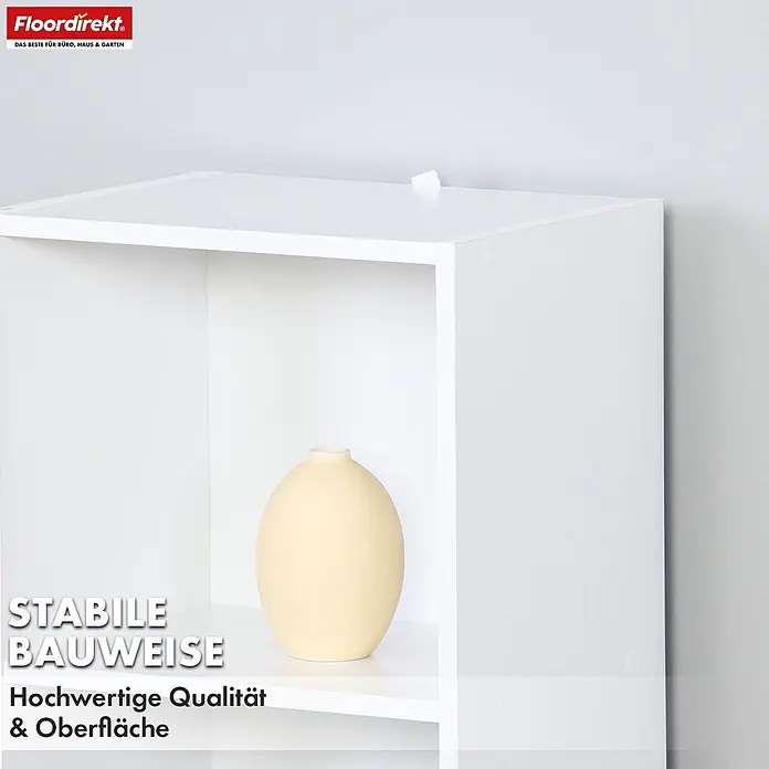 Floordirekt Holzregal Bücherregal Alaska mit 4 Ebenen - Anzahl Böden: 4 Stk., Schrauben - Weißes modulares Regal mit heller Vase, betont stabile Bauweise und hochwertige Oberfläche.