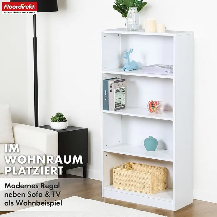 Floordirekt Holzregal Bücherregal Maine mit 4 Etagen - Anzahl Böden: 4 Stk., Schrauben - Weißes Regal im Wohnzimmer neben einem Sofa platziert, als Wohnbeispiel.
