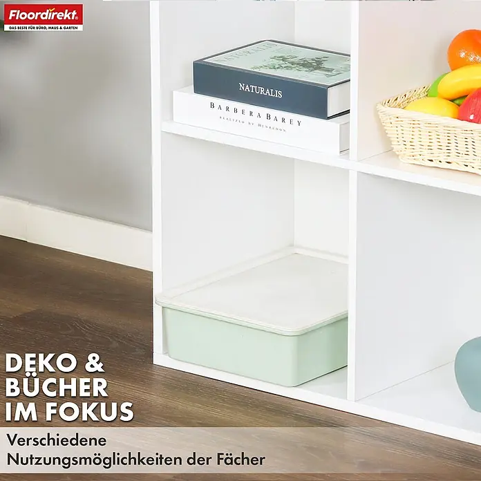 Floordirekt Holzregal Bücherregal Arkansas mit 8 Fächern - Anzahl Böden: 8 Stk., Schrauben - Weißes modulares Regal mit Fächern, gefüllt mit Büchern, Dekorationsartikeln und einer Aufbewahrungsbox.