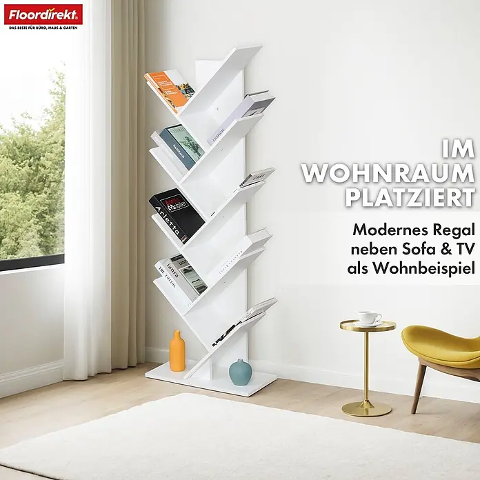Floordirekt Holzregal Bücherregal Louisiana mit 9 Etagen - Anzahl Böden: 9 Stk., Schrauben - Weißes, modernes Zickzack-Bücherregal, im Wohnzimmer neben einem Fenster platziert und mit Büchern gefüllt.