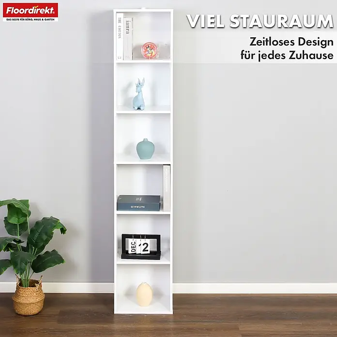 Floordirekt Holzregal Bücherregal Delaware mit 6 Ablagen - Anzahl Böden: 6 Stk., Schrauben - Weißes, schmales Bücherregal mit 7 Fächern, dekoriert mit Büchern und Pflanzen, in einem Wohnraum.