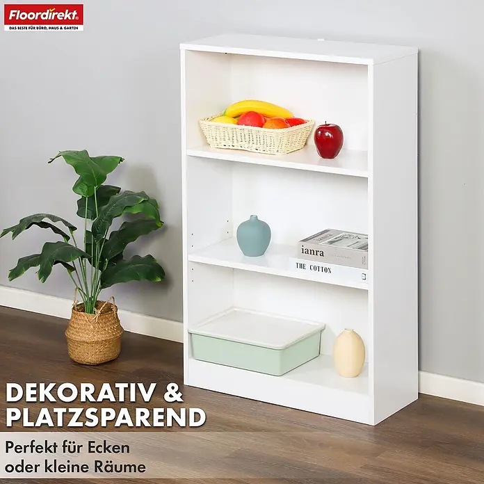 Floordirekt Holzregal Bücherregal Maine mit 3 Etagen - Anzahl Böden: 3 Stk., Schrauben - Weißes dreistöckiges Regal mit Dekoartikeln und Büchern, auf Holzboden neben einer Topfpflanze.