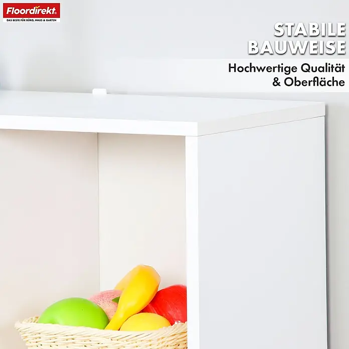 Floordirekt Holzregal Bücherregal California mit 8 Fächern - Anzahl Böden: 8 Stk., Schrauben - Weißes modulares Regal, stabile Bauweise, mit einem Weidenkorb voller bunter Früchte in einem Fach.