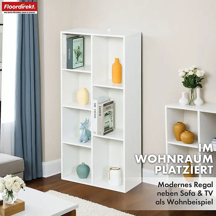 Floordirekt Holzregal Bücherregal Arkansas mit 7 Fächern - Anzahl Böden: 7 Stk., Schrauben - Weißes modulares Regal im Wohnzimmer, neben Sofa und einem niedrigen Regal platziert.