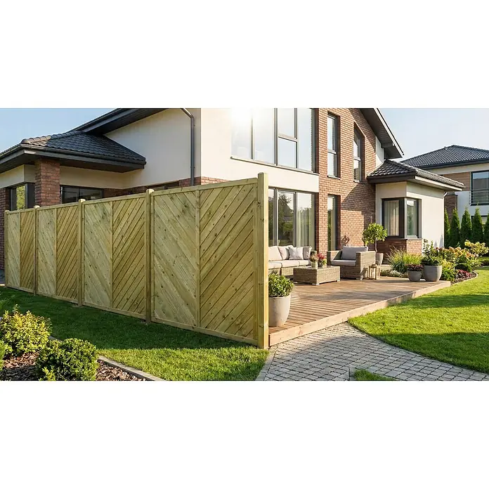 GartenLand Sichtschutzelement INNSBRUCK MASSIV - B x H: 120 x 180 cm, Holz, Fichte KDI Grün - Heller Holzzaun mit diagonalen Brettern als Sichtschutz für eine Außenterrasse.