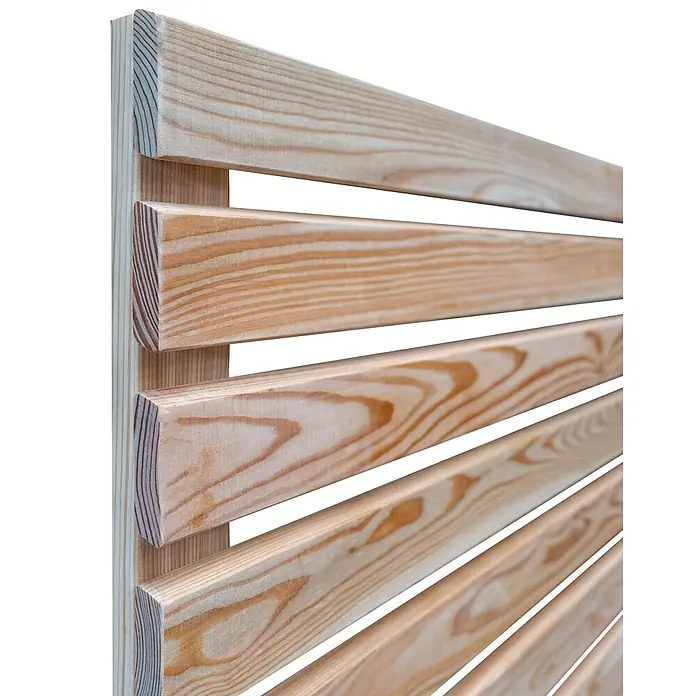 GartenLand Sichtschutzelement Römö - Holz, Natur - Helle Holzlamellenwand mit natürlicher Maserung, schräg angeordnet als Sichtschutz.