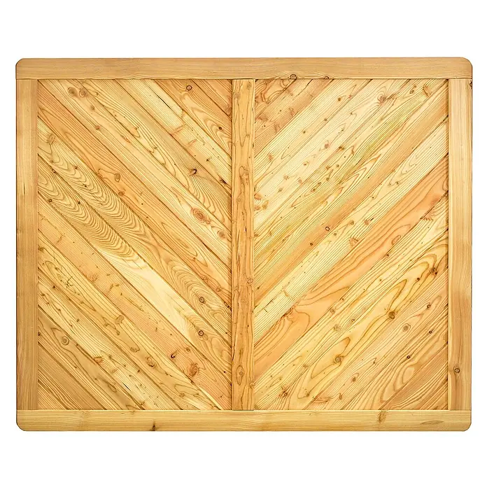 GartenLand Sichtschutzelement NIZZA - B x H: 180 x 150 cm, Holz, Lärche - Helle Holzplatte mit diagonalen Brettern im Fischgrätmuster, von einem Rahmen umgeben.