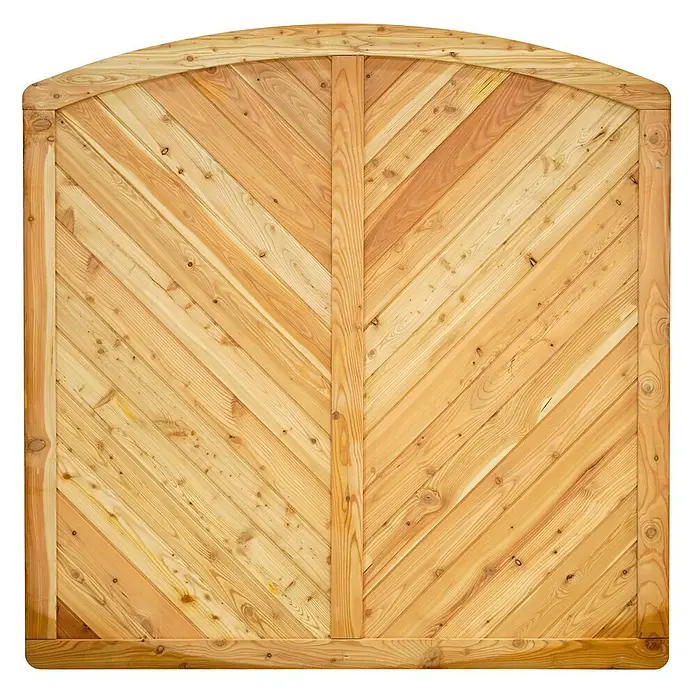 GartenLand Sichtschutzelement NIZZA - B x H: 180 x 180 cm, Holz, Lärche - Helles Holztor oder -paneel mit Rundbogen und Brettern im Fischgrätmuster.