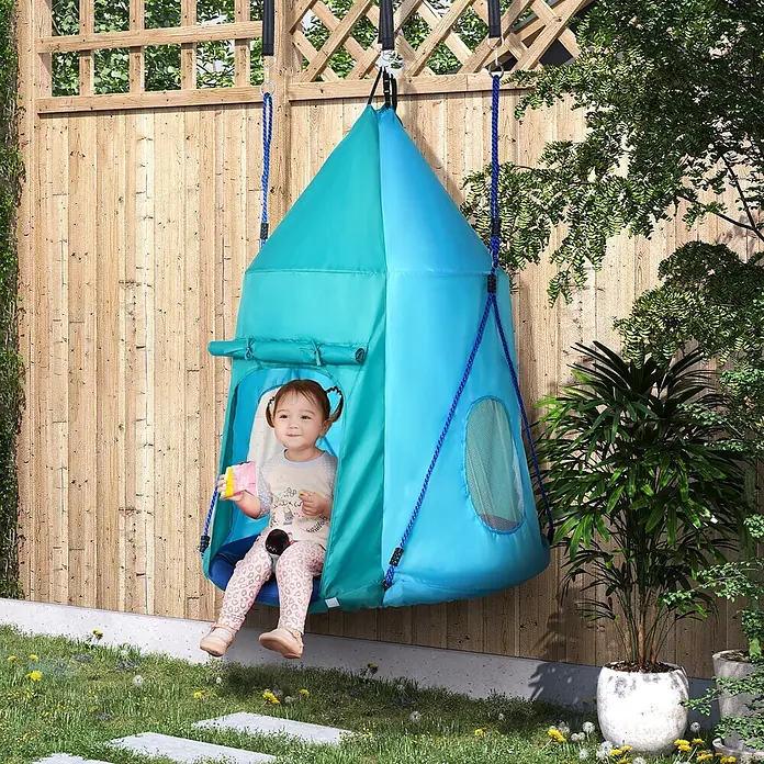 Outsunny Nestschaukel - Durchmesser: 100 cm, Polyester, Blaugrün - Blaues und türkises Stoff-Schaukelzelt, im Freien hängend, mit einem Kind darin, das die Nutzung als gemütlichen Spielbereich zeigt.