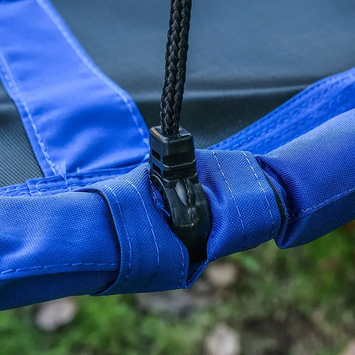 Outsunny Nestschaukel - Durchmesser: 110 cm, Stahl, Blau - Blauer Stoffschaukelsitz, schwarzes geflochtenes Seil mit schwarzem Kunststoffverbinder befestigt.