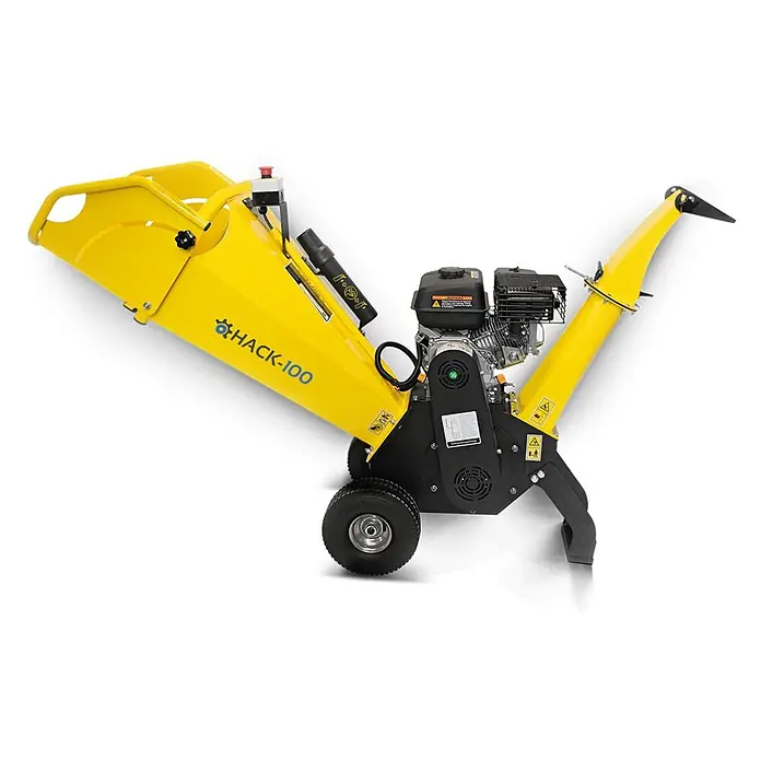 Bamato Benzin-Häcksler HACK-100 inkl. Abdeckplane - Max. Aststärke: 100 mm, 4,1 kW, Hubraum: 196 cm³ - Gelb-schwarzer mobiler Holzhäcksler mit großem Einfülltrichter, Motor, Auswurfschacht und Rädern.