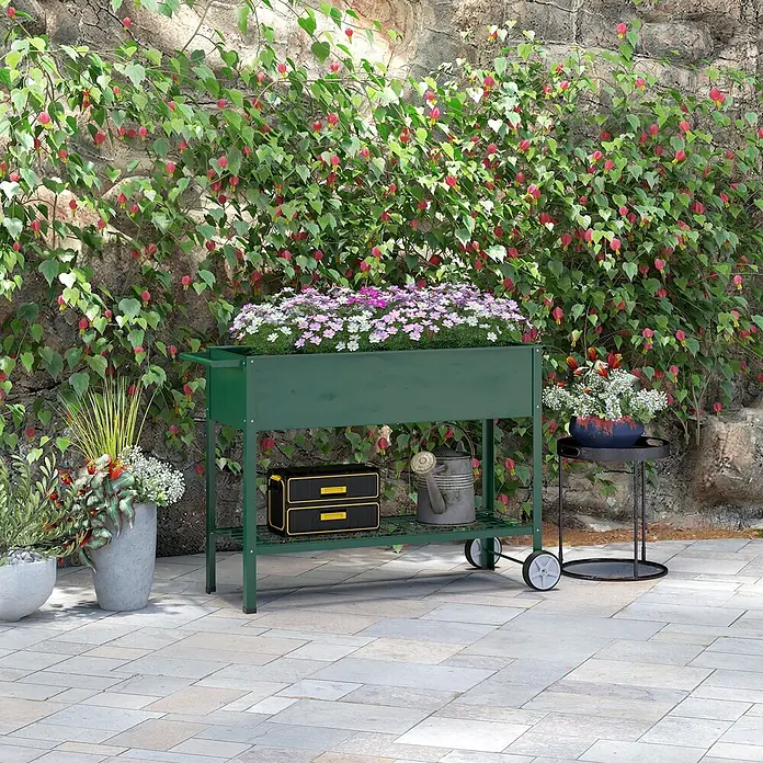 Outsunny Kräuterhochbeet - Material: Metall - Grünes Metall-Hochbeet mit Ablage, bepflanzt mit Blumen, und Rollen für einfaches Verschieben im Garten.