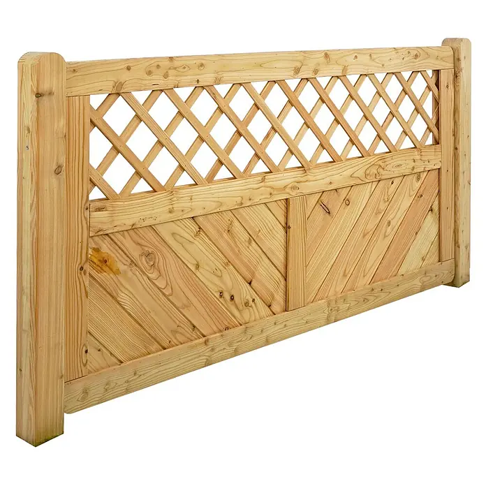 GartenLand Sichtschutzelement NIZZA - Holz, Lärche - Gartenzaun aus hellem Naturholz mit diagonalen Brettern und einem Rautenrankgitter oben.