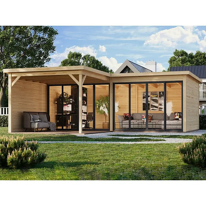 Fjordholz Gartenhaus Office IsoSlide 11 VD - Außenmaß inkl. Dachüberstand (B x T): 662,2 x 451,6 cm, Holz, Naturbelassen - Ein modernes L-förmiges Gartenhaus aus Holz mit großen Glastüren, mit Lounge- und Bürobereich in einem grünen Garten.