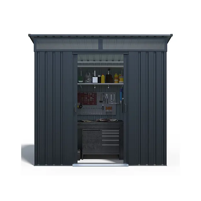StarLine Metall Gerätehaus Lübeck 2,00 m² - Außenbreite inkl. Dachüberstand: 195 cm, Außentiefe inkl. Dachüberstand: 121 cm, Metall, Anthratit RAL 7016 - Dunkelgrauer Metallgeräteschuppen mit Schiebetüren, der Regale mit Werkzeugen und Zubehör im Inneren zeigt.