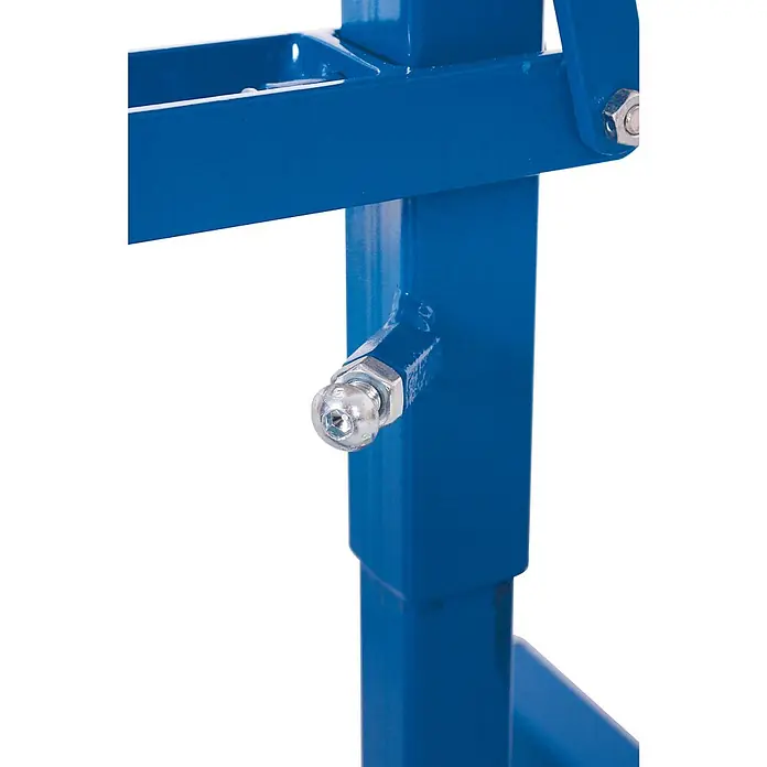 Variofit Sackkarre Tisch-Heberoller 100kg Traglast arretierbar - Traglast: 100 kg - Nahaufnahme eines blauen Metallrahmens mit einem silbernen Schmiernippel zur Schmierung.