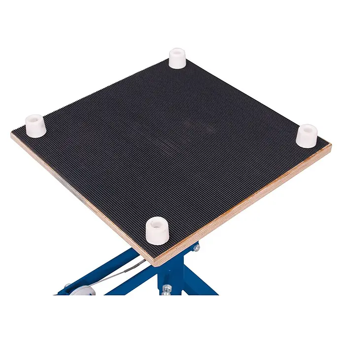 Variofit Sackkarre Tisch-Heberoller 100kg Traglast arretierbar - Traglast: 100 kg - Quadratische Plattform mit schwarzer geriffelter Gummimatte und weißen Stoppern an den Ecken, auf blauem Metallgestell.