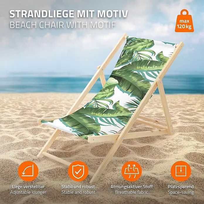 ECD Germany Strandstuhl 10er Set Sonnenliege mit 3-Fach verstellbarer Rückenlehne Relaxliege - 10 Stk., Holz, Polyester, Klappbar, Dunkelgrün, Weiß - Eine hölzerne Strandliege mit grünem tropischen Blättermuster, auf einem Sandstrand.
