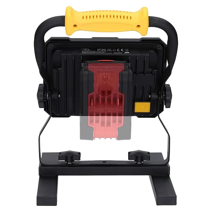 LED's work LED-Strahler für 18 V Akkus - 2.000 lm, 5.000 K, L x B x H: 214 x 220 x 309 mm, IP20 - Tragbarer schwarzer LED-Arbeitsscheinwerfer mit gelbem Griff und rotem Batterieschacht auf einem verstellbaren schwarzen Ständer.