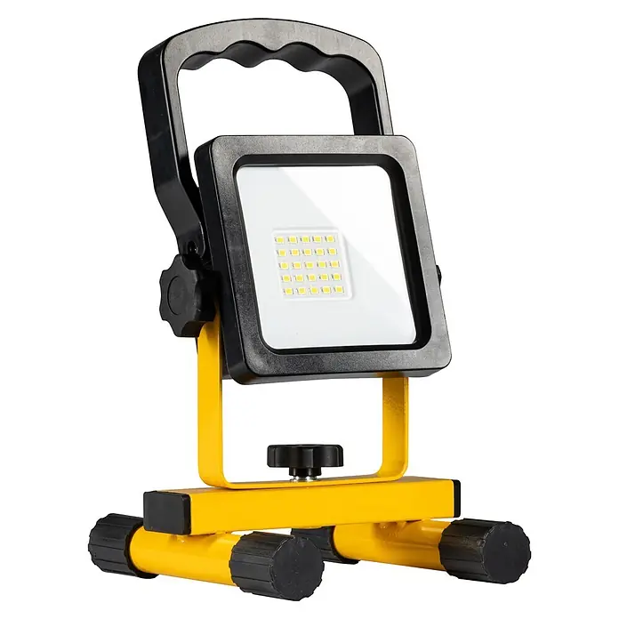 LED's work LED-Akkustrahler - 12 W, 1.200 lm, 6.500 K, 13,5 x 12,6 x 21,6 cm, IP54 - Tragbarer LED-Arbeitsscheinwerfer mit schwarzem Griff, gelbem Ständer, weißem LED-Panel und schwarzen Einstellknöpfen/-füßen.