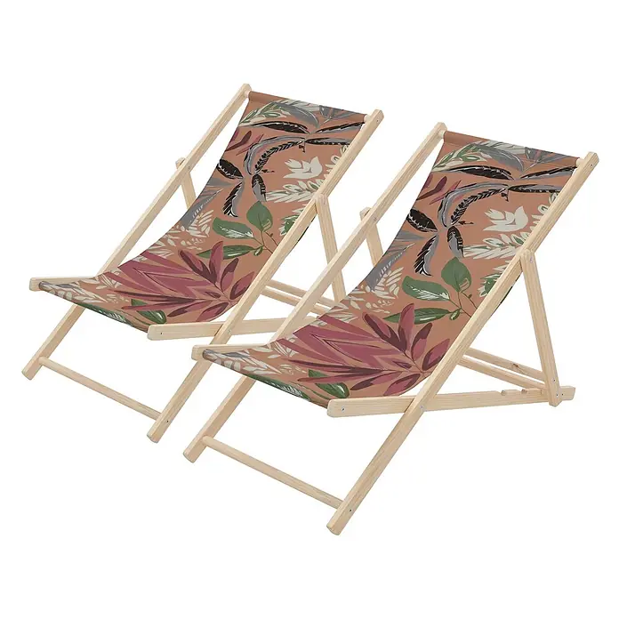 ECD Germany Strandstuhl 2er Set Sonnenliege mit 3-Fach verstellbarer Rückenlehne Relaxliege - 2 Stk., Holz, Polyester, Klappbar, Braun, Rot, Grün - Zwei Klappliegestühle mit hellen Holzrahmen und gemusterten Stoffsitzen mit tropischen Blättern in Rosa, Grün und Dunkelgrau auf beigem Hintergrund.