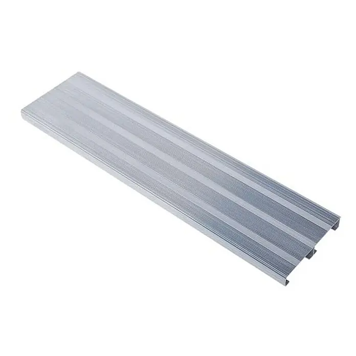 Zarges Klapptritt Treppenpodest 45° 1000mm Stufenbreite 2 Stufen - Anzahl Tritte: 2 Stk., Arbeitshöhe: 2.400 m, Aluminium - Silbernes, geripptes Aluminiumpaneel.