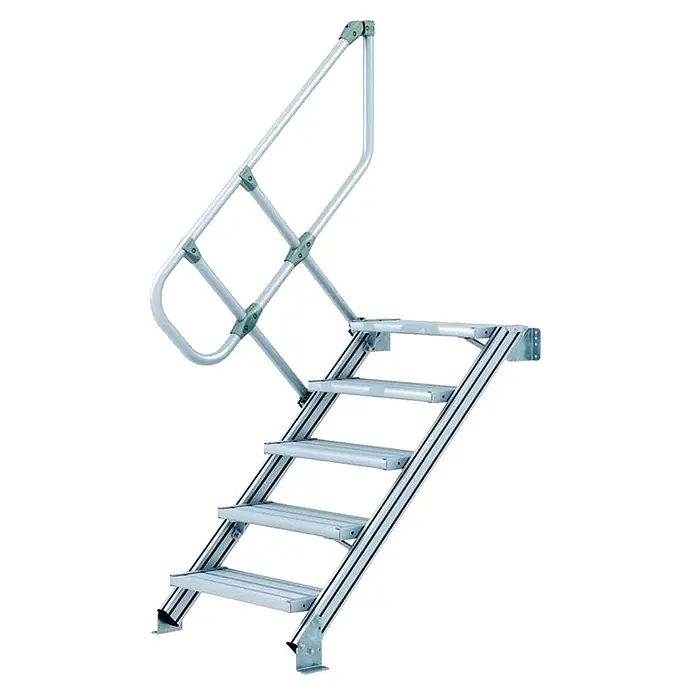 Zarges Außentreppe Treppe 45° 1000mm Stufenbreite 9 Stufen - Anzahl Steigungen: 9 Stk. - Silberfarbene, modulare Aluminiumtreppe mit fünf Stufen und passendem Geländer.