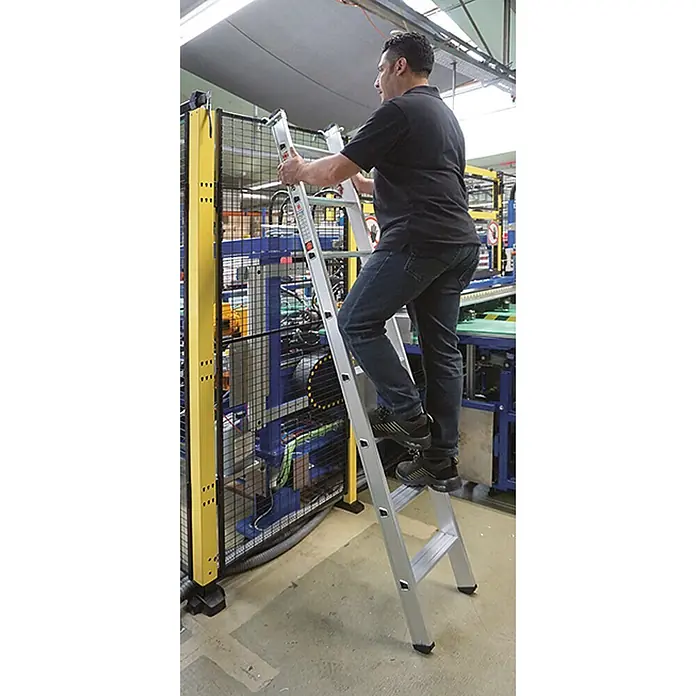 Euroline Anlegeleiter Premium 30176 Alu Stufenanlegeleiter mit Vario Einhängehaken Ø 60mm 12 St - Anzahl Tritte: 12 Stk., Arbeitshöhe: 4.150 m, Aluminium - Silberne Stehleiter, von einem Mann in industrieller Umgebung genutzt.