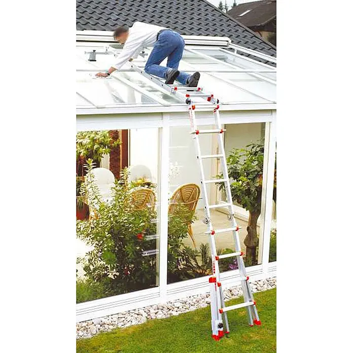 Siedra-Leitern Anlegeleiter Wintergarten Glasdachleiter 988 mit Glasauflage 4x4 Sprossen - Anzahl Tritte: 4 Stk., Arbeitshöhe: 3.100 m, Aluminium - Silberne Mehrzweckleiter mit roten Akzenten, von einer Person auf einem Wintergartendach verwendet.