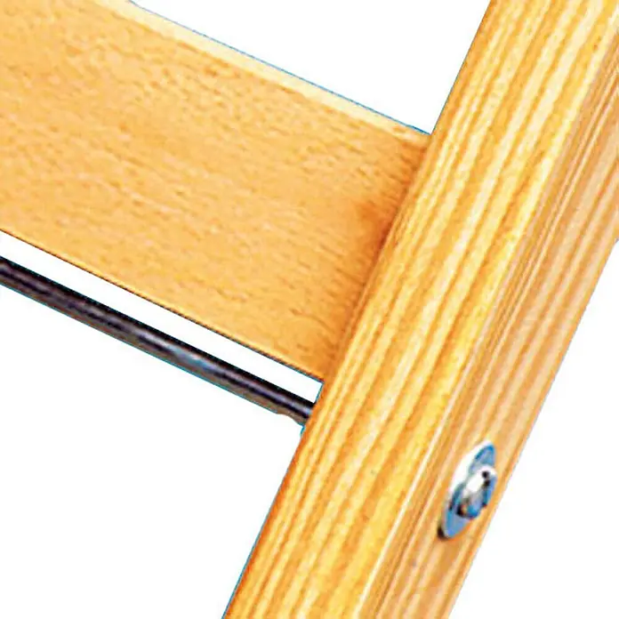 Zarges Anlegeleiter Holz Anlegeleiter Crestamax L 8 Sprossen - Anzahl Tritte: 8 Stk., Arbeitshöhe: 3.150 m, Holz - Detail eines hellen Holzhochstuhlrahmens mit dunkler Metallstange und silberner Verbindungsschraube.