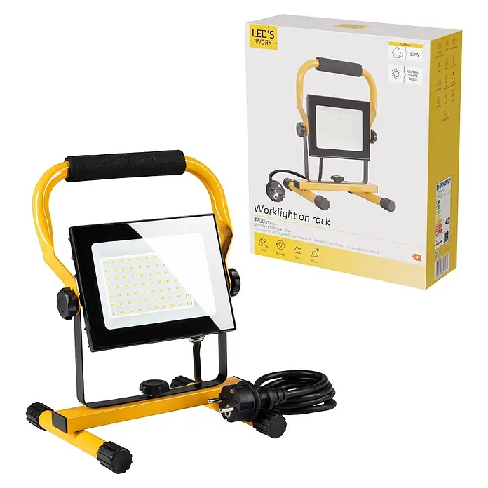 LED's work LED-Arbeitsleuchte - L x B x H: 18 x 21 x 28 cm, 4.200 lm, Lichtfarbe: Neutralweiß, Netzbetrieben, IP65 - Gelbe und schwarze LED-Arbeitsleuchte auf einem Ständer mit Kabel, daneben die Produktverpackung.