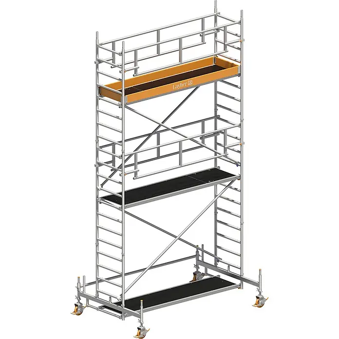 Layher Rollgerüst Rollgerüst Uni Standard P2 Safety Plus mit Doppelgeländer 6,35m AH - Arbeitshöhe: 6.350 m - Layher Fahrgerüst mit silbernem Aluminiumrahmen, schwarzen Plattformen und orangen Ablageschalen auf Rollen.