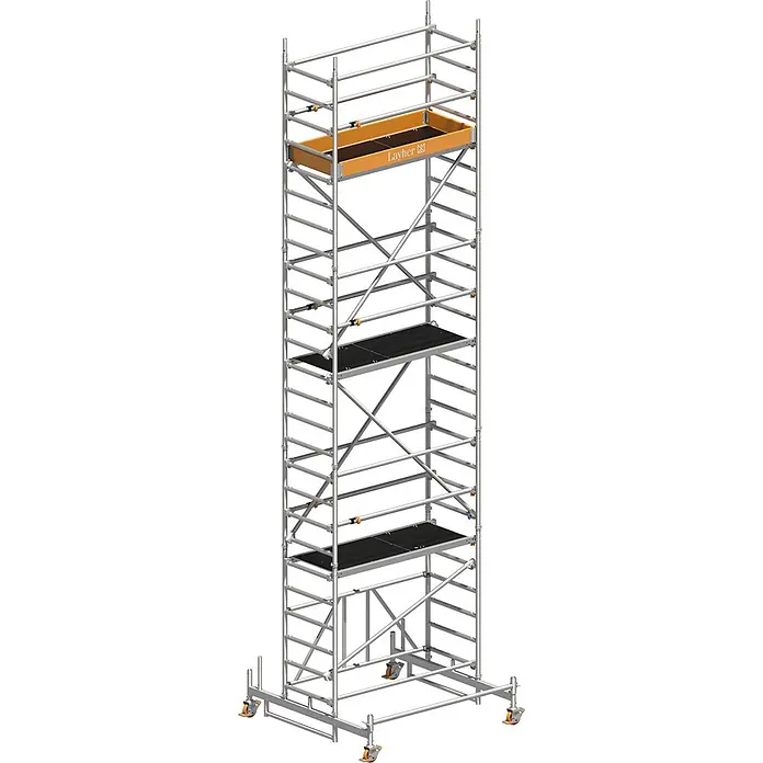 Layher Rollgerüst Rollgerüst Zifa P2 mit Uni Telegeländer 7,76m AH - Arbeitshöhe: 6.760 m - Hohes, silbernes Aluminium-Rollgerüst mit orangefarbenen und schwarzen Plattformen, auf Rollen.