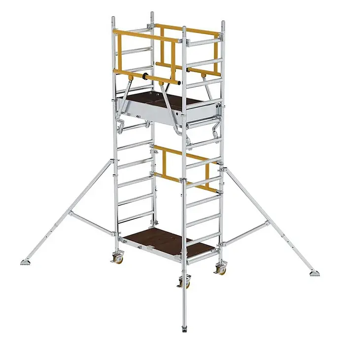 Munk Rollgerüst Flexxtower SG mit Sicherheitsgeländer 6,10m AH - Arbeitshöhe: 6.100 m - Mobiles Aluminium-Rollgerüst mit gelben Geländern, Holzplattformen, Rollen und Stabilisierungsstützen.