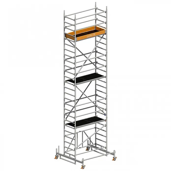 Layher Rollgerüst Rollgerüst Zifa Sicherheitsaufbau P2 7,76m AH - Arbeitshöhe: 7.760 m - Hoher, fahrbarer Aluminium-Gerüstturm mit mehreren Plattformen, darunter eine orangefarbene obere und schwarze untere Plattformen, auf Rädern.