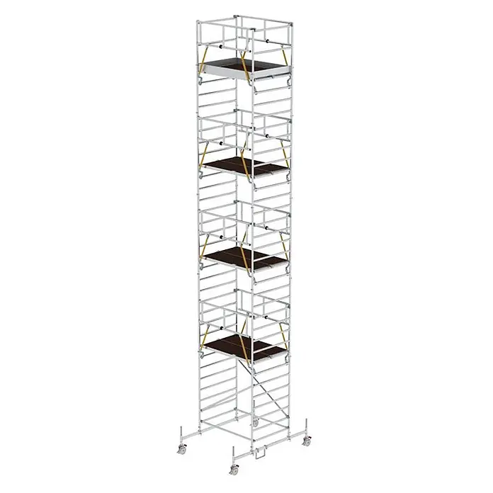 Munk Rollgerüst Rollgerüst SG mit Doppelplattform 1,35x1,80m Plattform 11,70m AH - Arbeitshöhe: 11.700 m - Hoher, silbergrauer Rollgerüstturm mit mehreren dunkelbraunen Arbeitsplattformen, gelben Diagonalstreben und Rollen.