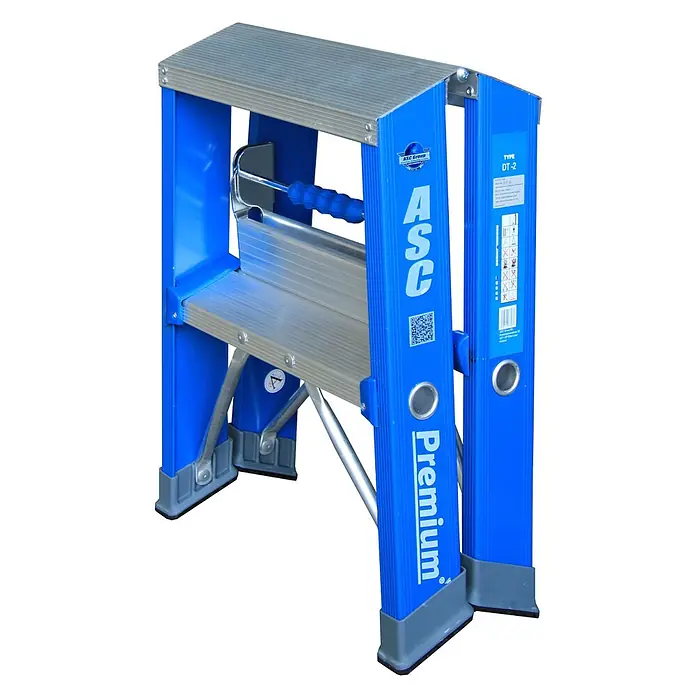 ASC Stehleiter Premium- Stufenstehleiter DT-5 2x5 Stufen mit 3,26m Arbeitshöhe - Anzahl Tritte: 5 Stk., Arbeitshöhe: 3.260 m, Aluminium - Blauer und silberner Aluminium-Klapphocker mit geriffelten Stufen und rutschfesten Füßen.