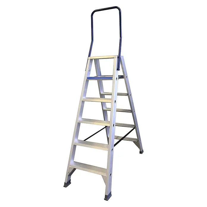 ASC Doppel-Stehleiter Stufenstehleiter DT-6 doppelseitig 6 Stufen mit 3,51m Arbeitshöhe - Anzahl Tritte: 6 Stk., Arbeitshöhe: 3.510 m, Aluminium - Silberne Aluminium-Stehleiter mit blauem Griff/Sicherheitsbügel und breiten Stufen.