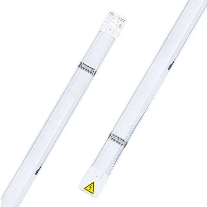 LED's work LED-Feuchtraumlichtleiste Sensor - Länge: 120 cm, 36 W, IP40 - Weiße LED-Linearleuchte mit sichtbaren Montageklammern und technischem Etikett mit Spezifikationen und elektrischer Gefahrenwarnung.