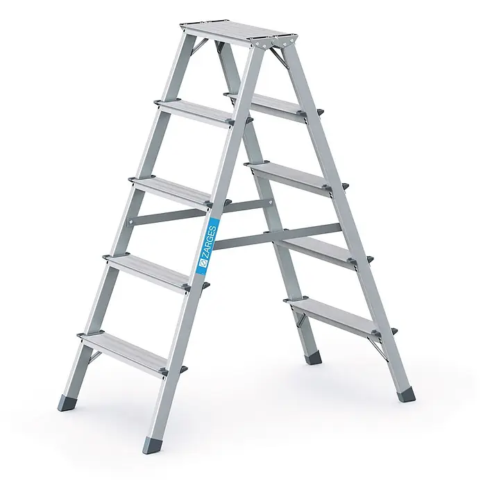 Zarges Stehleiter genietete Bockleiter eloxiert Scana B 2x5 Stufen - Anzahl Tritte: 5 Stk., Arbeitshöhe: 2.650 m, Aluminium - Silberne Aluminium-Stehleiter mit breiter oberer Plattform und mehreren Stufen, für Stabilität konzipiert.