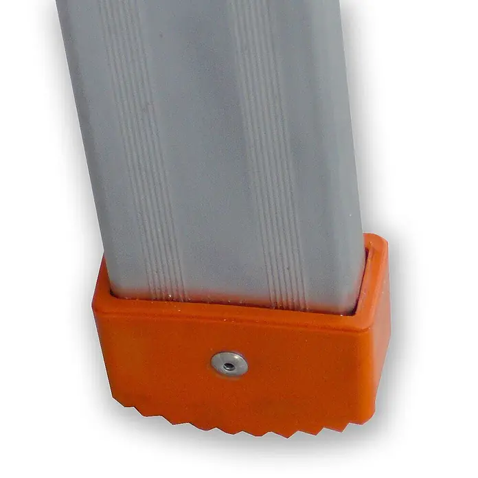 Facal Schiebeleiter Schiebeleiter GENIA S300 2x6 Sprossen - Anzahl Tritte: 6 Stk., Arbeitshöhe: 4.150 m, Aluminium - Orange Anti-Rutsch-Leiterfußkappe auf grauem Bein, mit gezackter Unterseite für verbesserten Halt.