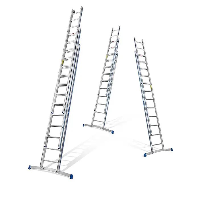 Mauderer Schiebeleiter Bavaria Schiebeleiter 920 mit gebogener Traverse 2x12 Dreikantsprossen - Anzahl Tritte: 12 Stk., Arbeitshöhe: 6.900 m, Belastbarkeit: 150 kg, Aluminium - Drei silberne Aluminium-Ausziehleitern mit blauen Akzenten, in verschiedenen ausgefahrenen Höhen.