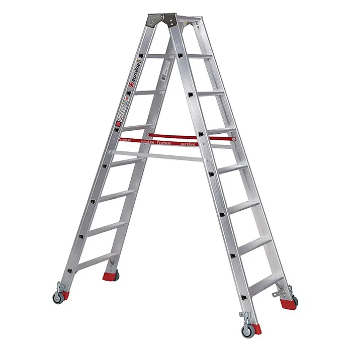 Euroline Stehleiter Premium 30573 Stufenstehleiter mit Federrollen und Feststellern 2x8 Stufen - Anzahl Tritte: 8 Stk., Arbeitshöhe: 3.400 m, Aluminium - Silberne Aluminium-Klappleiter mit roter Querstange und Rollen.