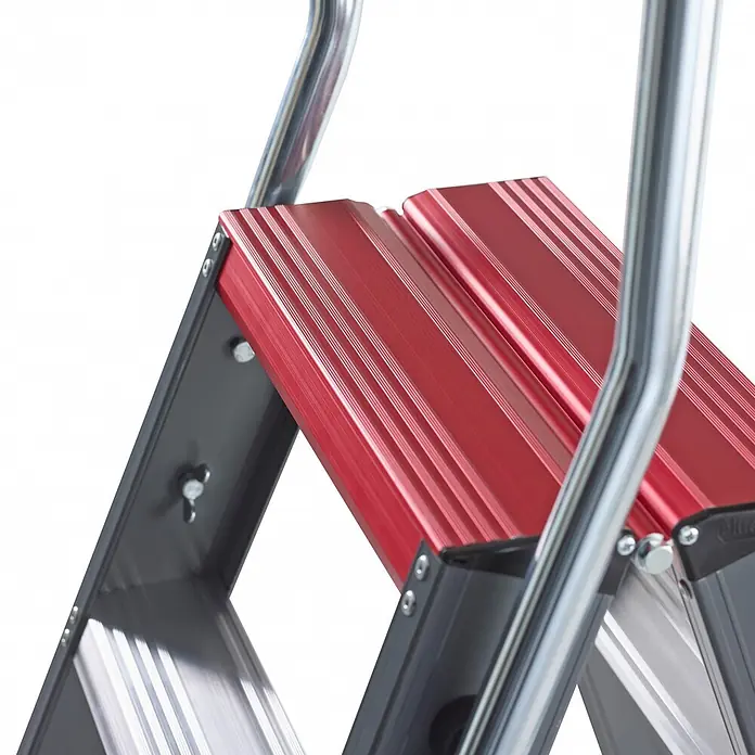 Altrex Stehleiter Falco beidseitig begehbare Stufenleiter FDO 10 Stufen mit Bügel - Anzahl Tritte: 10 Stk., Arbeitshöhe: 4.350 m, Aluminium - Metall-Klappleiter mit roten, rutschfesten Stufen.
