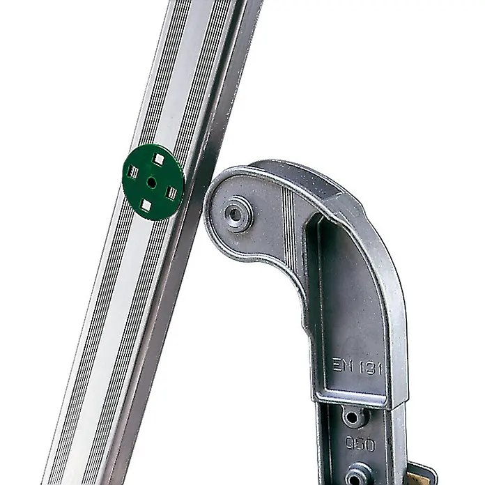 Facal Stehleiter Stufenstehleiter QUADRA S600 4 Stufen - Anzahl Tritte: 4 Stk., Arbeitshöhe: 2.685 m, Aluminium - Silberner Leiterholm mit grüner Scheibe und Metallgelenk, gekennzeichnet EN 131.