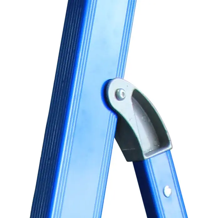 ASC Stehleiter Premium- Stufenstehleiter BT-6 einseitig 6 Stufen mit 3,51m Arbeitshöhe - Anzahl Tritte: 6 Stk., Arbeitshöhe: 3.510 m, Aluminium - Blaue Klappleiter mit grauem Metallscharnier, das zwei Abschnitte verbindet.