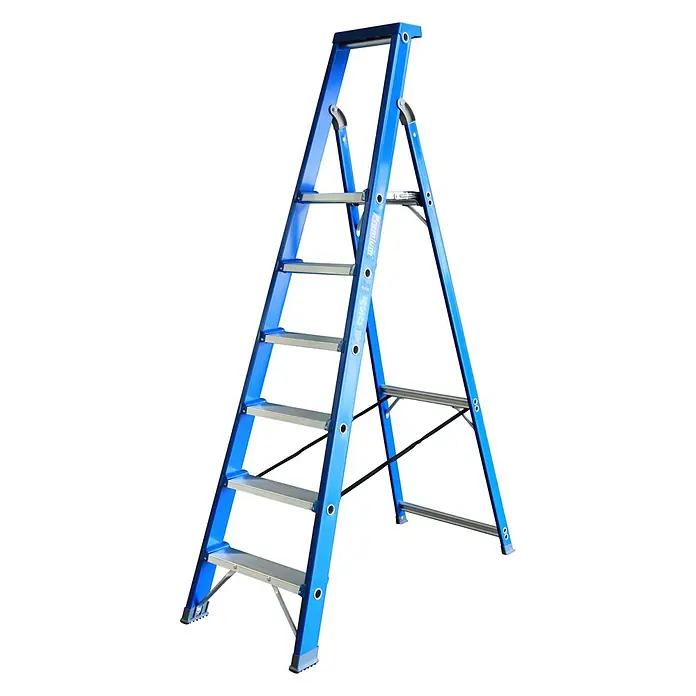 ASC Stehleiter Premium- Stufenstehleiter BT-6 einseitig 6 Stufen mit 3,51m Arbeitshöhe - Anzahl Tritte: 6 Stk., Arbeitshöhe: 3.510 m, Aluminium - Blaue A-förmige Klappleiter mit grauen Stufen, einsatzbereit.