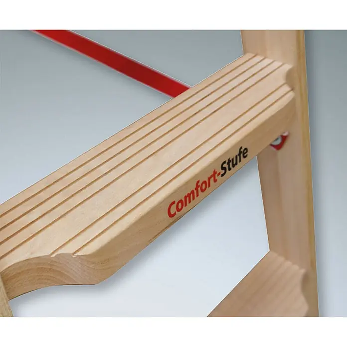 Euroline Stehleiter Holz Stufenstehleiter mit Comfort-Stufen mit Werkzeugablage +4x Leiterfüß - Anzahl Tritte: 5 Stk., Arbeitshöhe: 2.750 m, Holz - Gekerbte, helle Holzleiterstufe mit "Comfort-Stufe" Beschriftung.