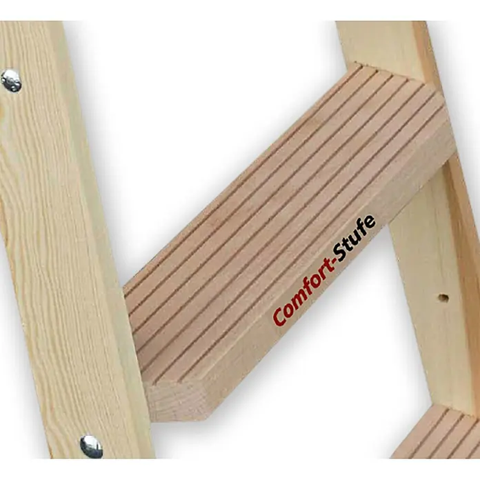Euroline Stehleiter Holz Stufenstehleiter mit Comfort-Stufen mit Werkzeugablage +4x Leiterfüß - Anzahl Tritte: 5 Stk., Arbeitshöhe: 2.750 m, Holz - Helle Holzleiterstufe mit Rillen und der Aufschrift 'Comfort-Stufe'.
